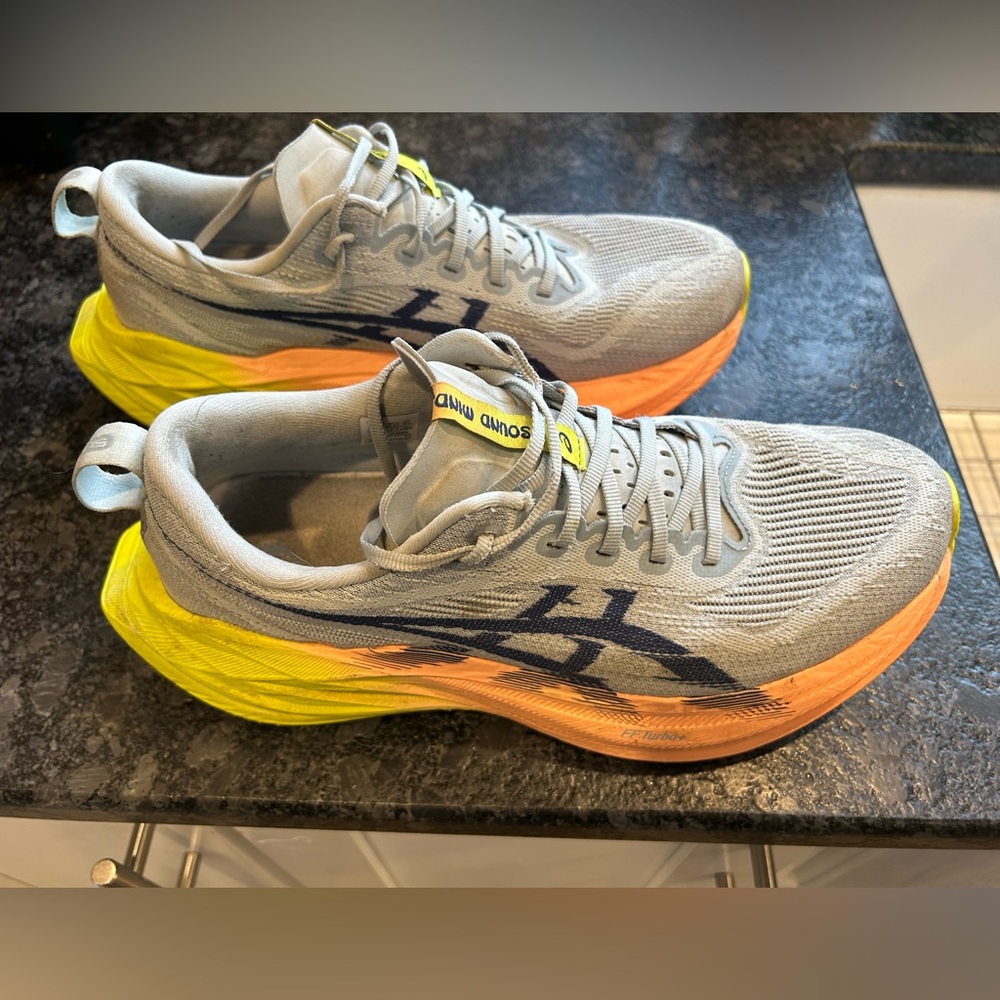 ASICS Superblast V2
